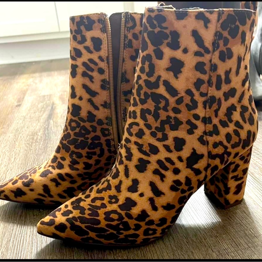 NWOT JustFab leopard booties size 8